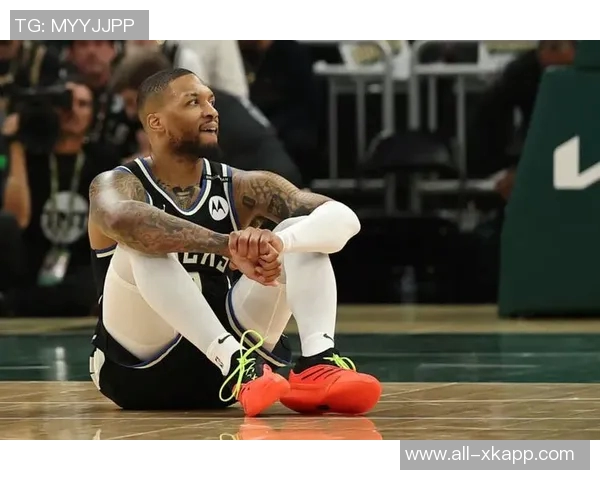 利拉德调侃能否重返大学篮球赛场再战一年引发热议 利拉德调侃能否重返大学篮球赛场再战一年引发热议