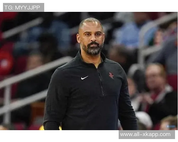 乌度卡强调年轻球员需与队友保持一致水平不会因年龄小而放宽要求 乌度卡强调年轻球员需与队友保持一致水平不会因年龄小而放宽要求