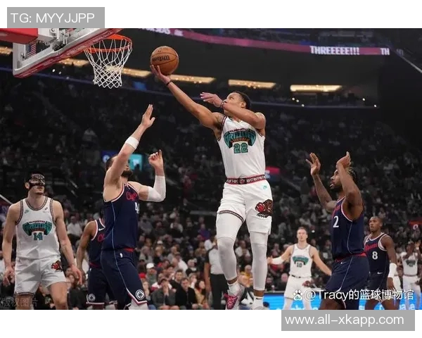 小卡复出状态良好13投6中贡献20分3篮板3抢断三分球表现出色 小卡复出状态良好13投6中贡献20分3篮板3抢断三分球表现出色