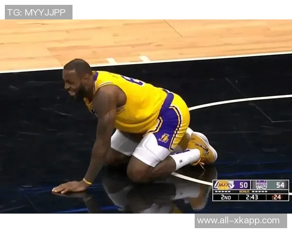 詹姆斯投篮与传球给八村的差异何在为何引发如此争议